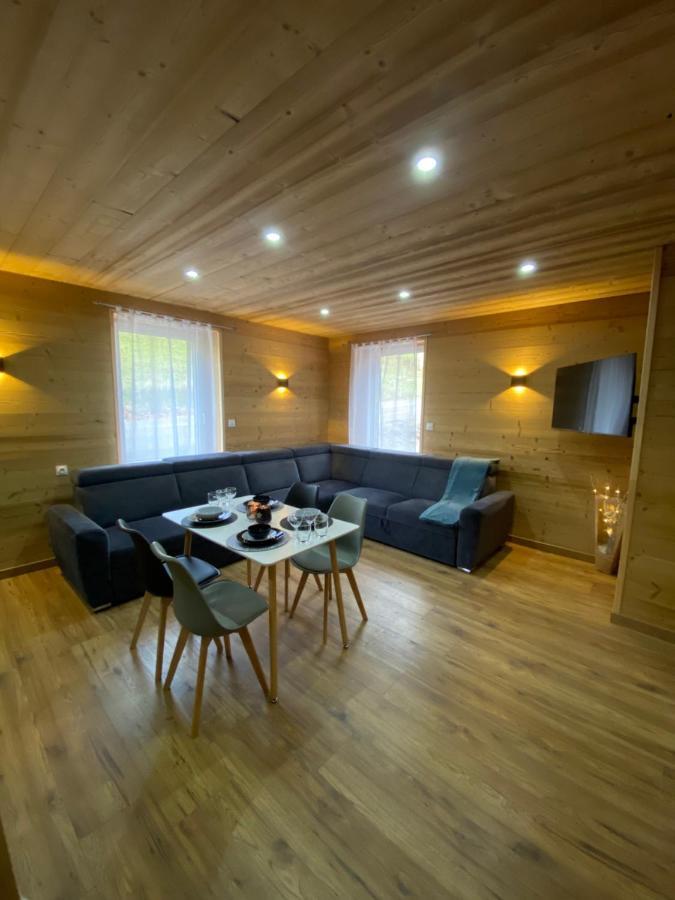 Les Chalets Bambi & Jacuzzi Privatif ラ・ブレス エクステリア 写真