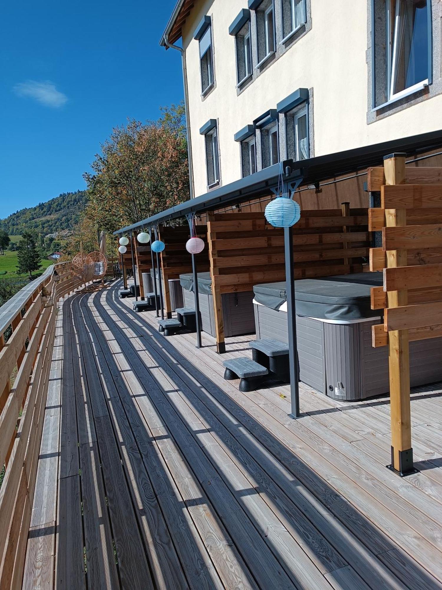 Les Chalets Bambi & Jacuzzi Privatif ラ・ブレス エクステリア 写真