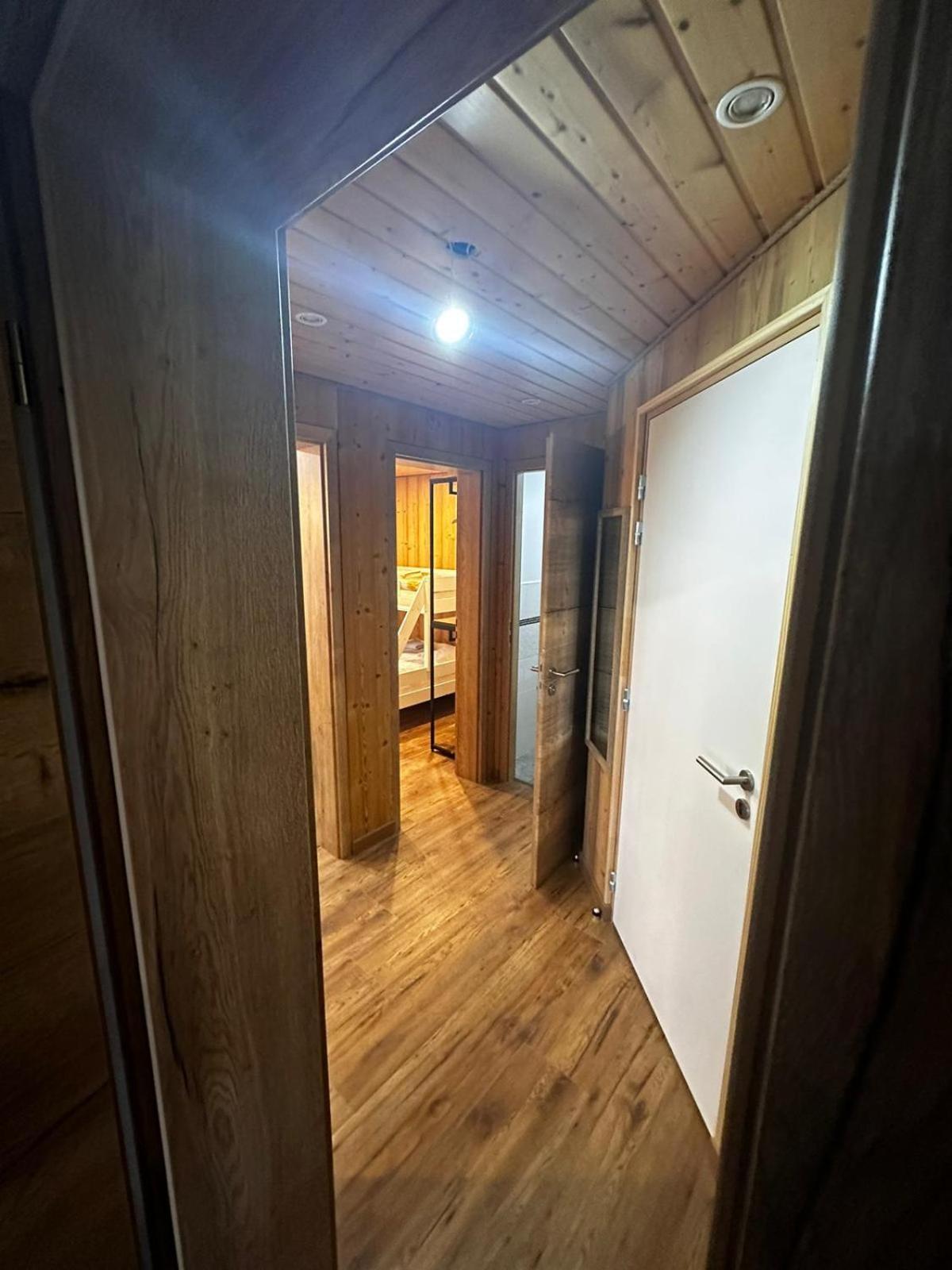 Les Chalets Bambi & Jacuzzi Privatif ラ・ブレス 部屋 写真