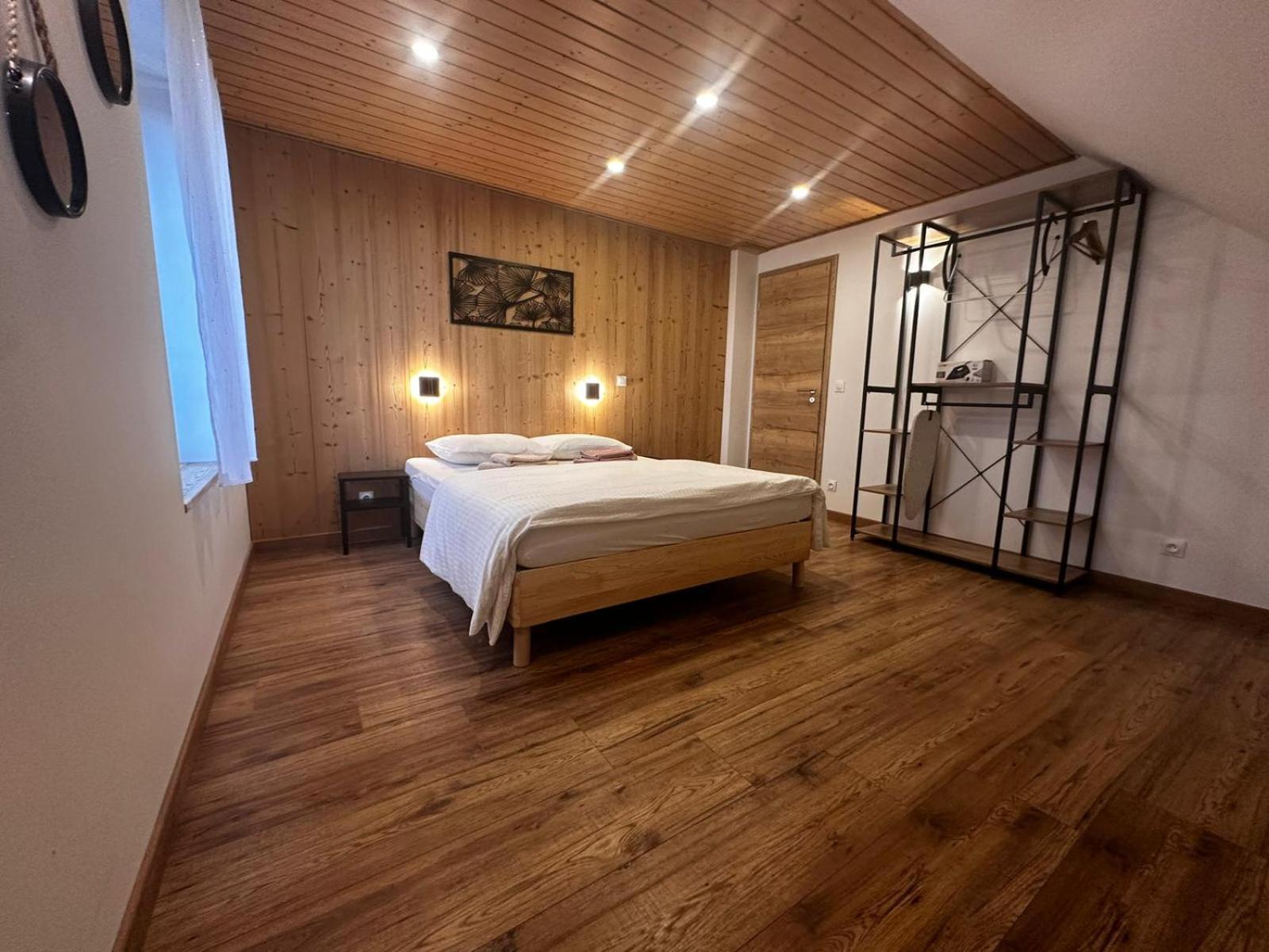 Les Chalets Bambi & Jacuzzi Privatif ラ・ブレス 部屋 写真